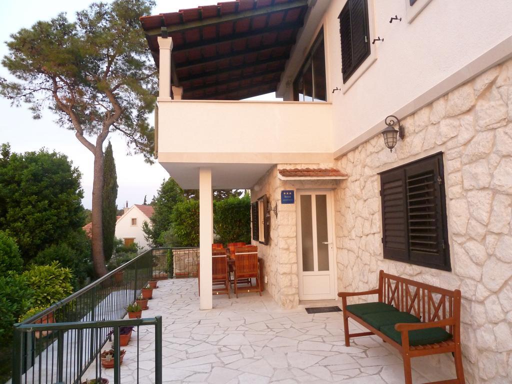 Apartment Vanda Splitska Exterior photo