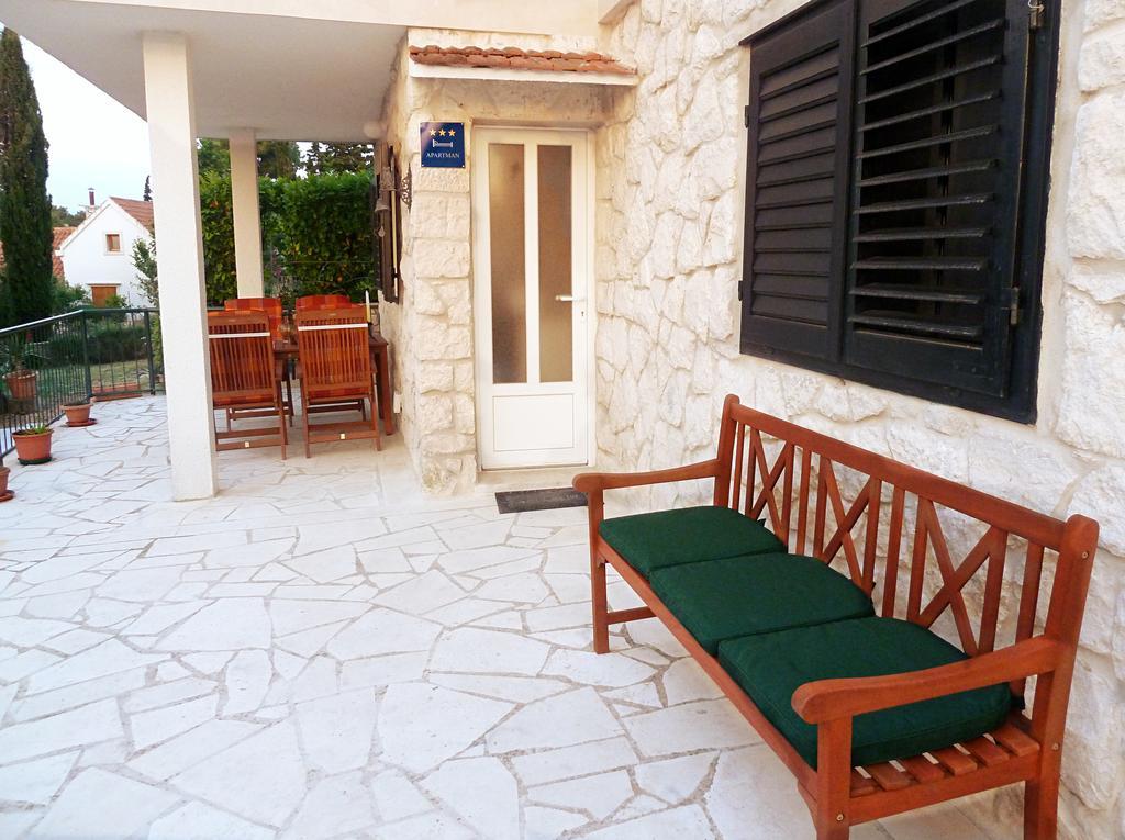 Apartment Vanda Splitska Exterior photo